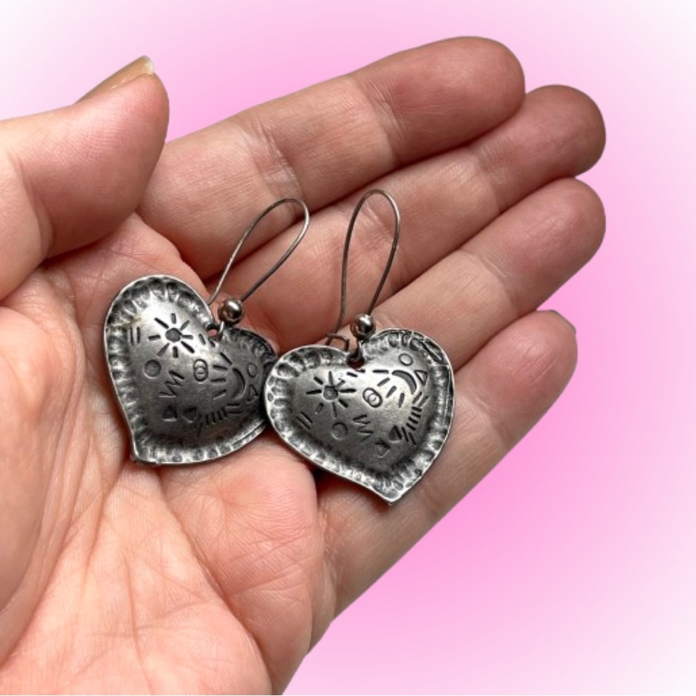 Vintage pewter metal Southwestern style dangling heart earrings
